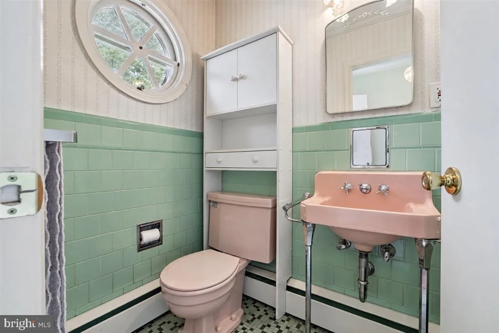 Photo of 1221 DULANEY VALLEY ROAD