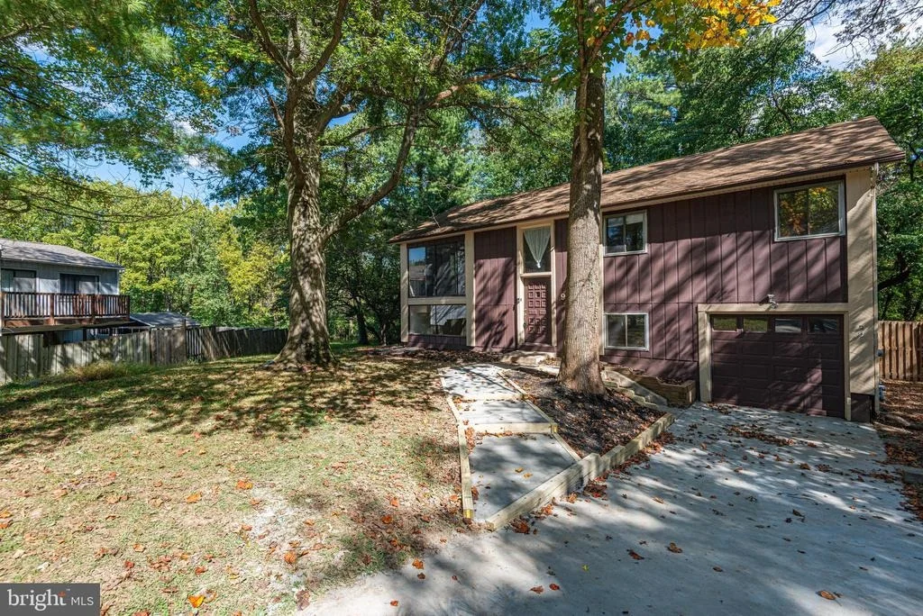 Photo of 9467 MACOMBER LANE