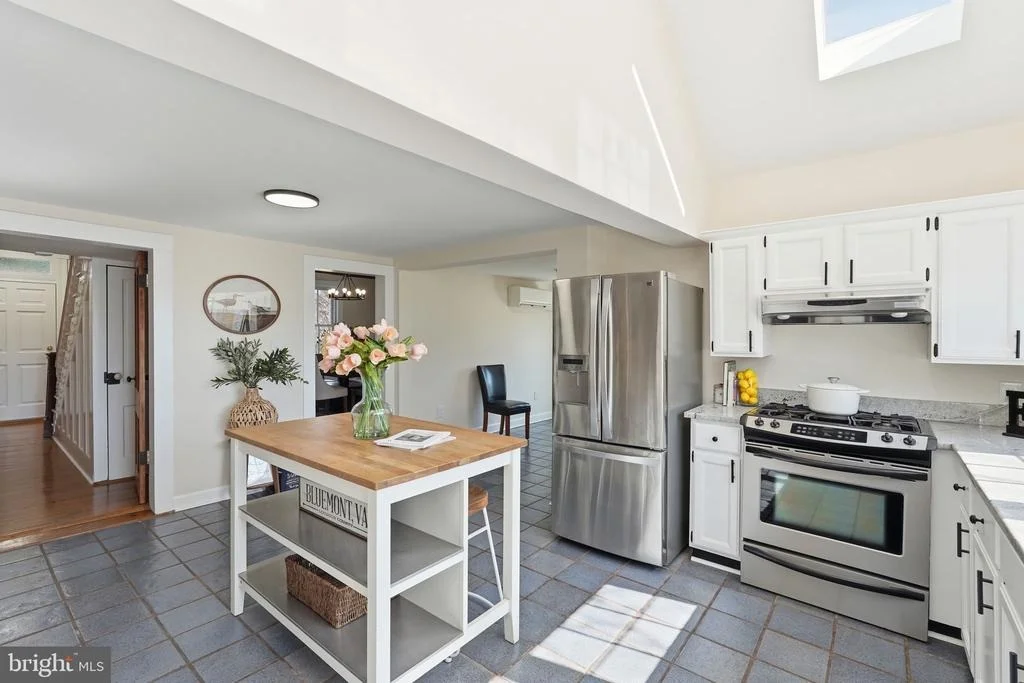 Photo of 20596 AIRMONT ROAD