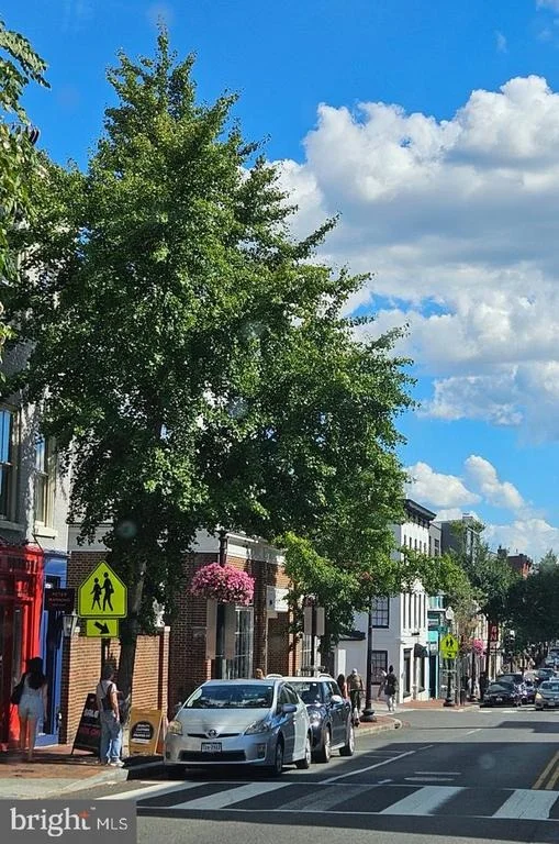 Photo of 4462 MACARTHUR BOULEVARD NW