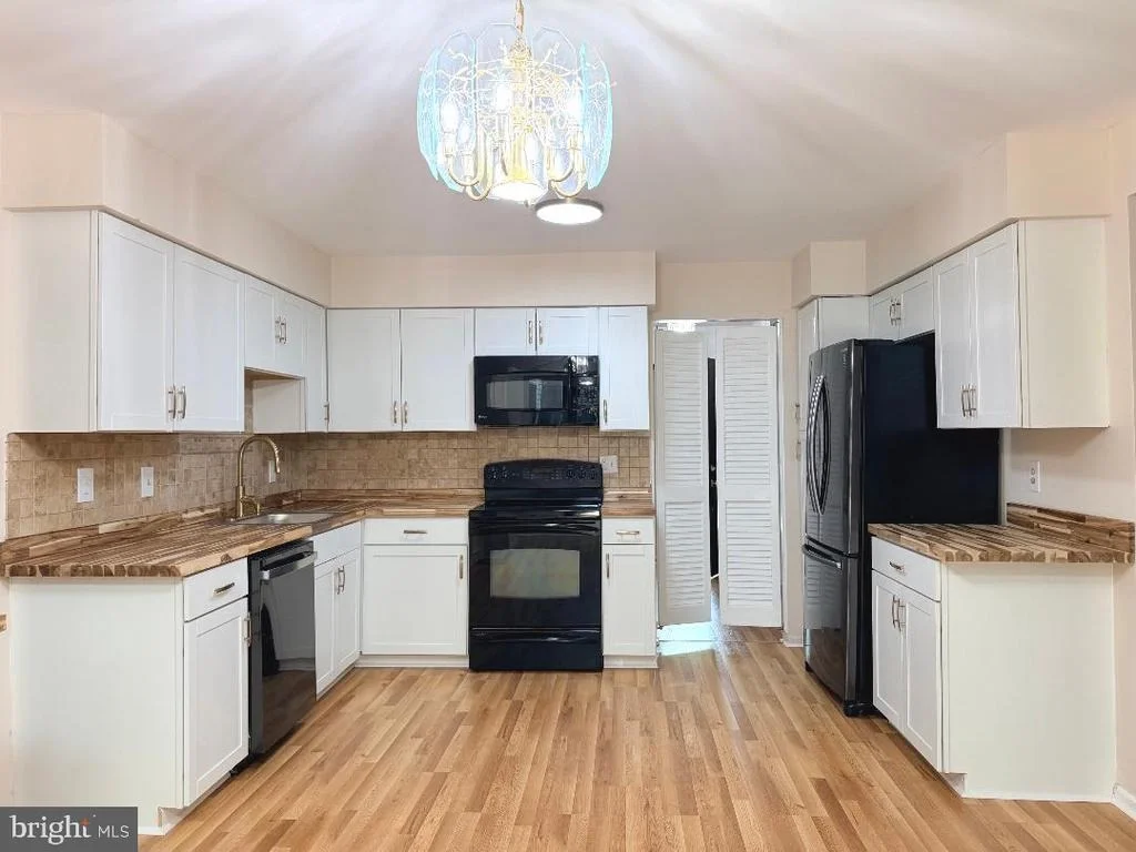 Photo of 7594 WOODSTOWN DRIVE