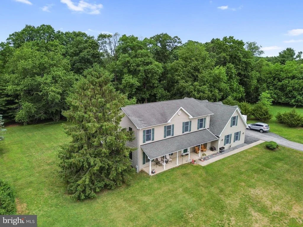 Photo of 2380 MOREAU DRIVE