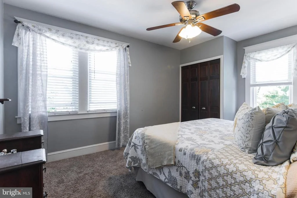 Photo of 618 ALDERSHOT ROAD