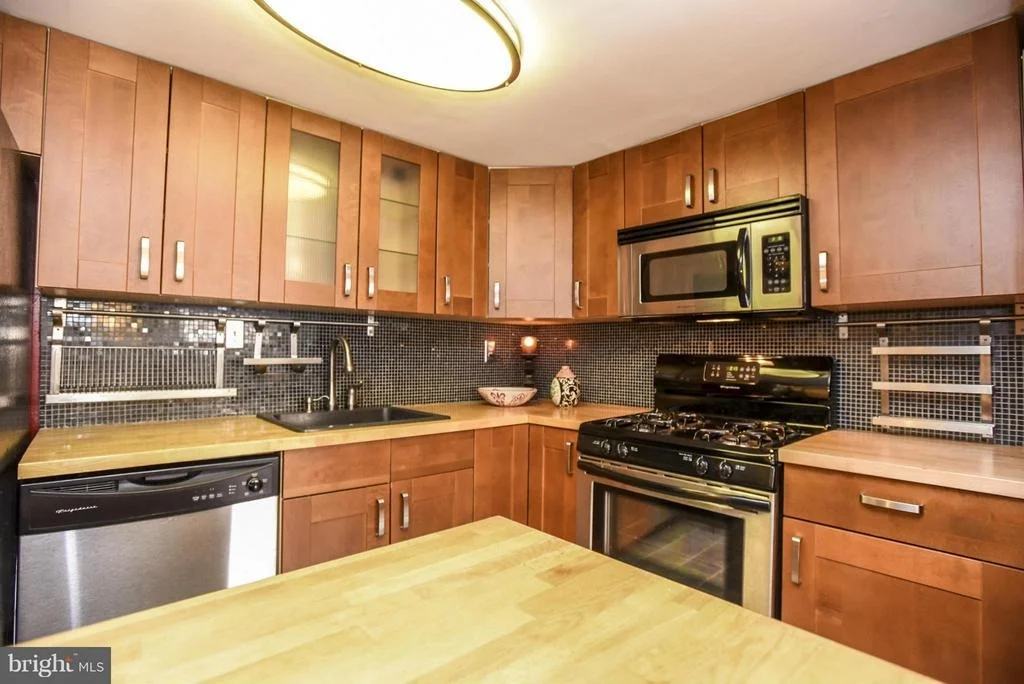 Photo of Unit G7 at 4545 MACARTHUR BOULEVARD NW