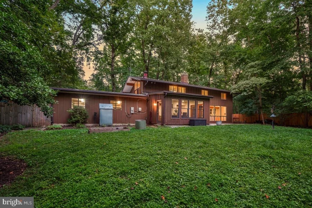 Photo of 8545 PINEWAY COURT