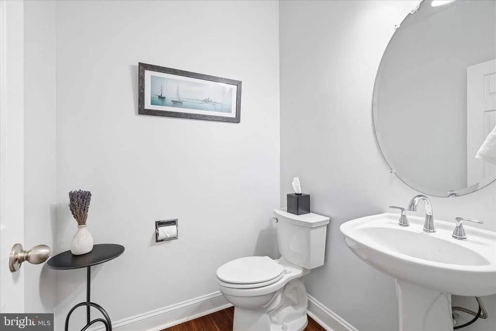 Photo of 2258 W. GREENLEAF DRIVE
