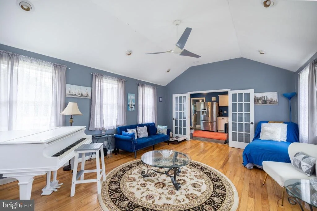 Photo of 39 E 2ND AVENUE