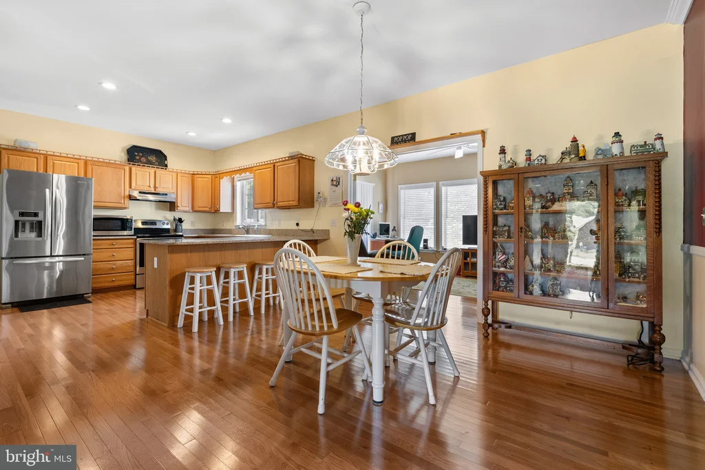 Photo of 33 SIOUX DRIVE