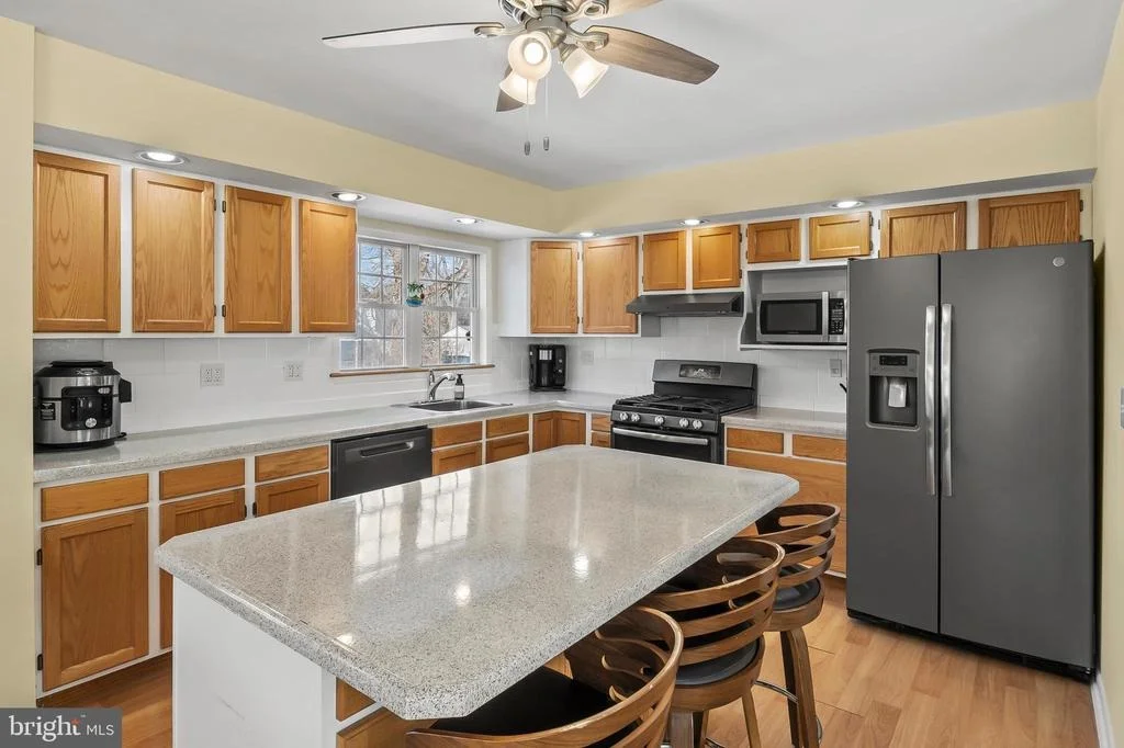 Photo of 982 HIGHPOINT DRIVE