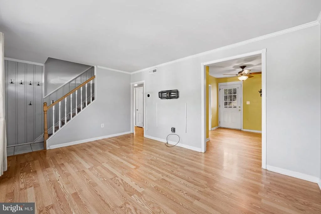 Photo of 825 CLIFFEDGE ROAD