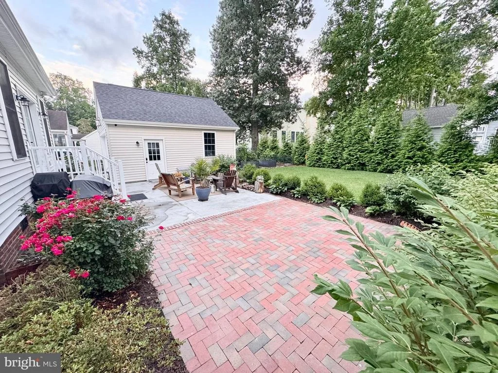 Photo of 1222 CARROLLTON LANE