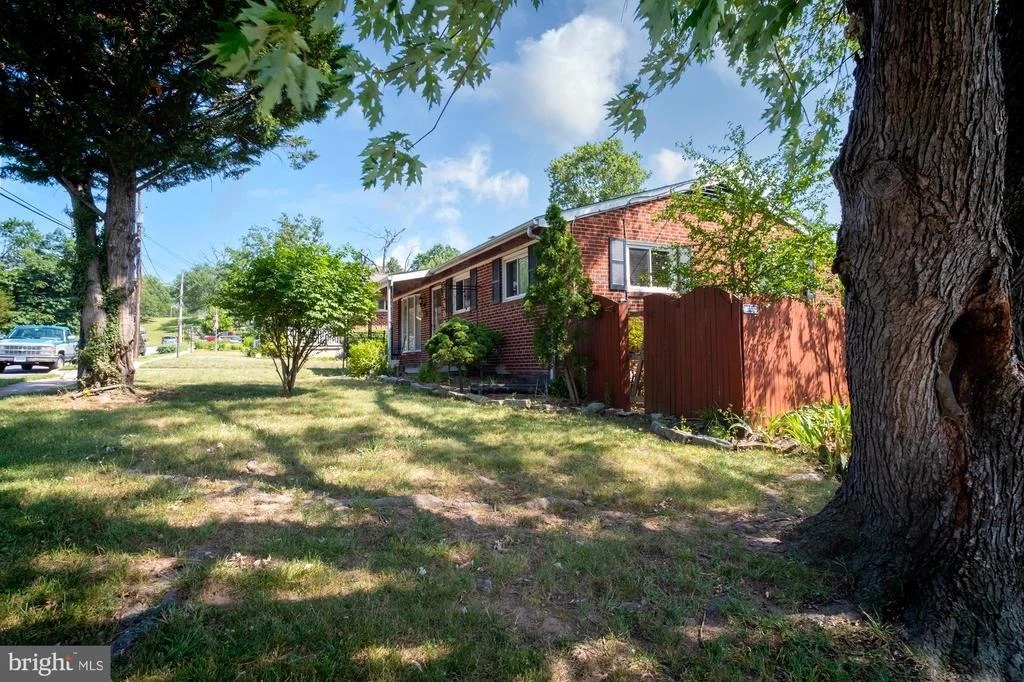 Photo of 1600 CLARIDGE AVENUE