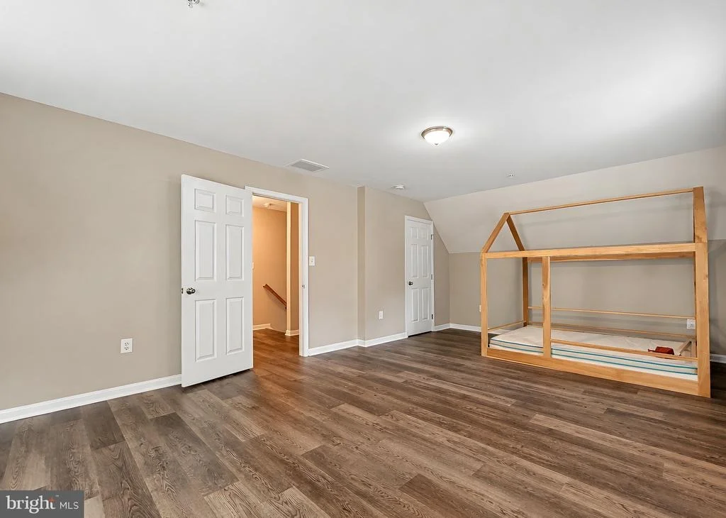 Photo of 976 JOHNSWOODS ROAD