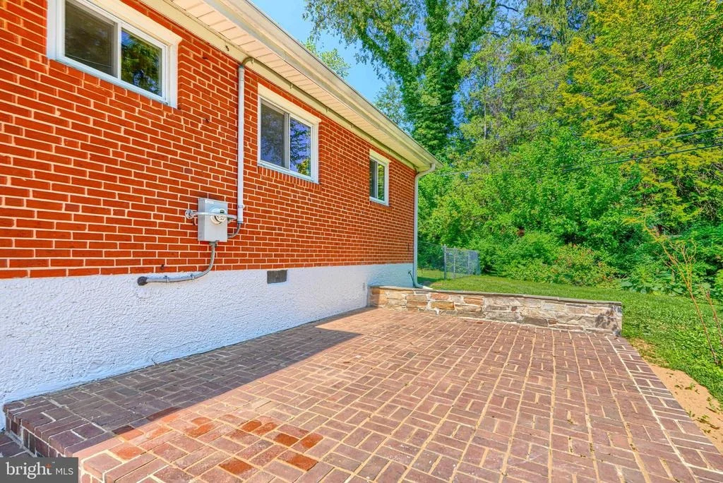 Photo of 6821 BARNETT ROAD