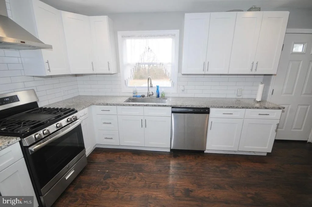 Photo of 298 N HOOK ROAD