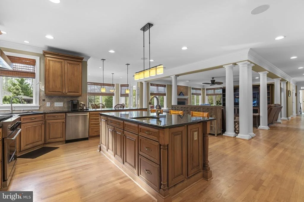 Photo of 370 EAGLE HILL ROAD