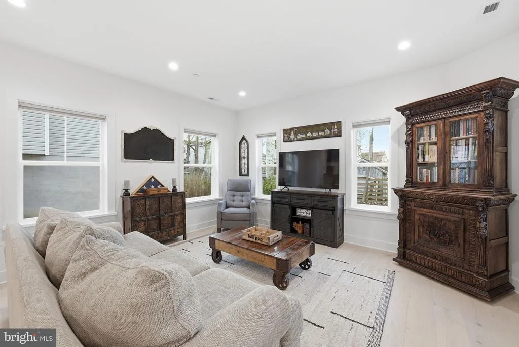 Photo of 1422 HOWARD ROAD