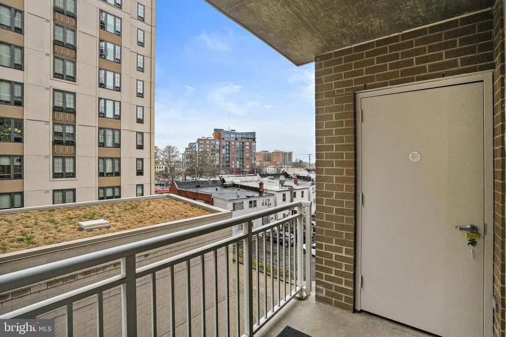 Photo of Unit 402 at 930 WAYNE AVENUE