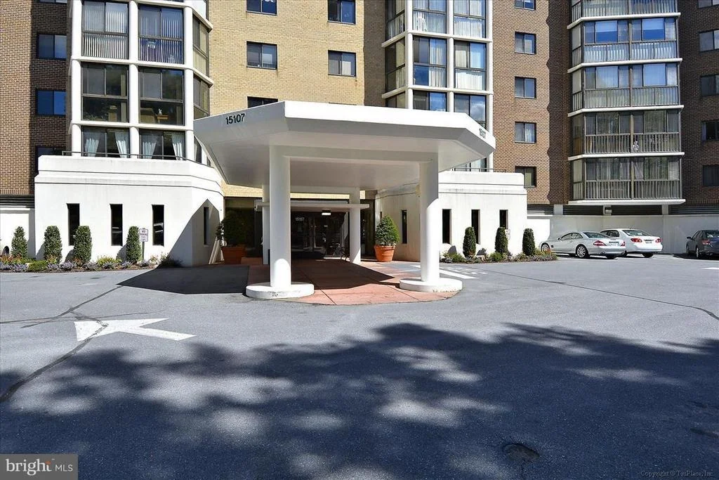 Photo of Unit 610 at 15107 INTERLACHEN DRIVE