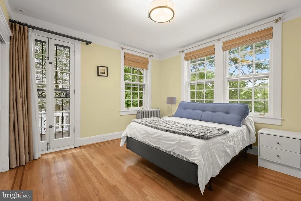 Photo of 210 NORTHFIELD PLACE