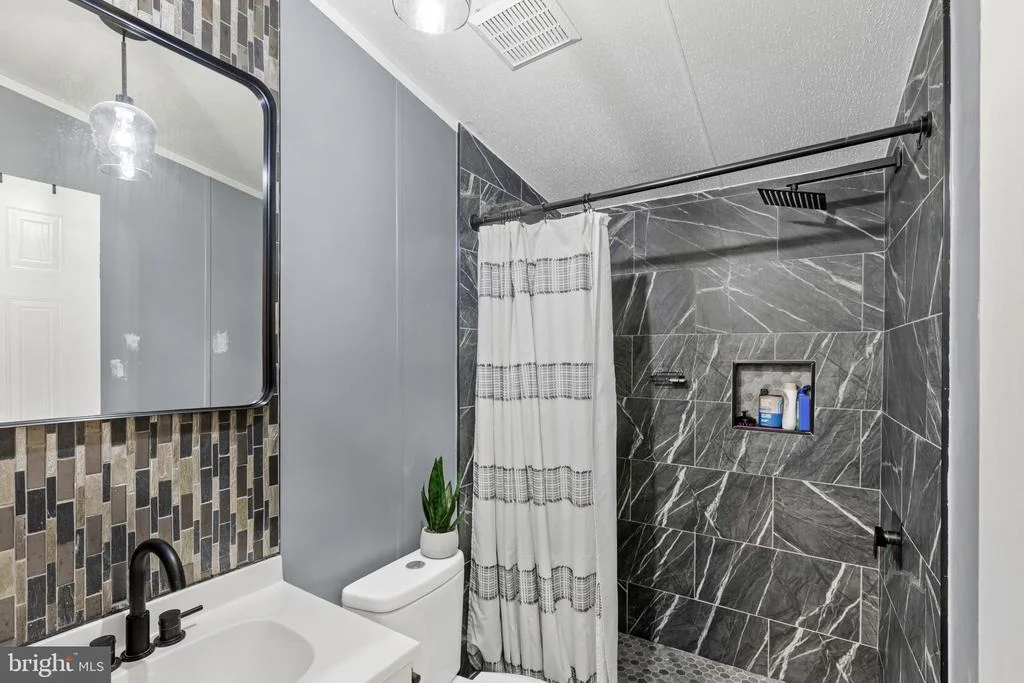 Photo of 43 MIDWAY AVENUE