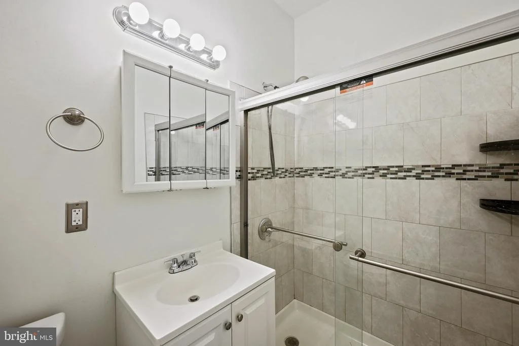 Photo of 1014 LEEDS AVENUE
