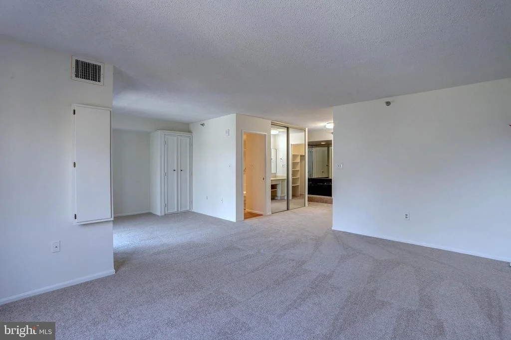 Photo of Unit 3826 at 15115 INTERLACHEN DRIVE