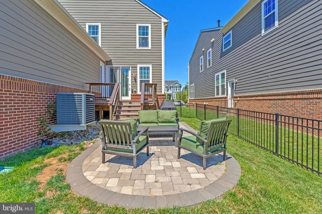 Photo of 1007 THEMIS STREET SE
