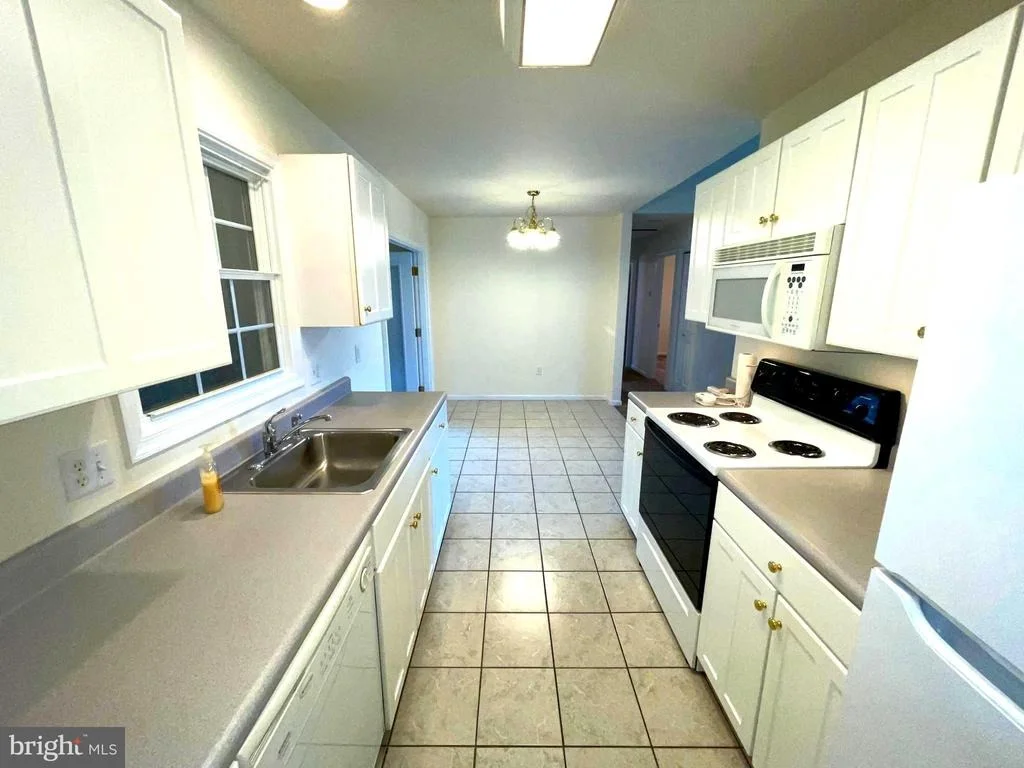 Photo of 28 CIRCLE DRIVE W