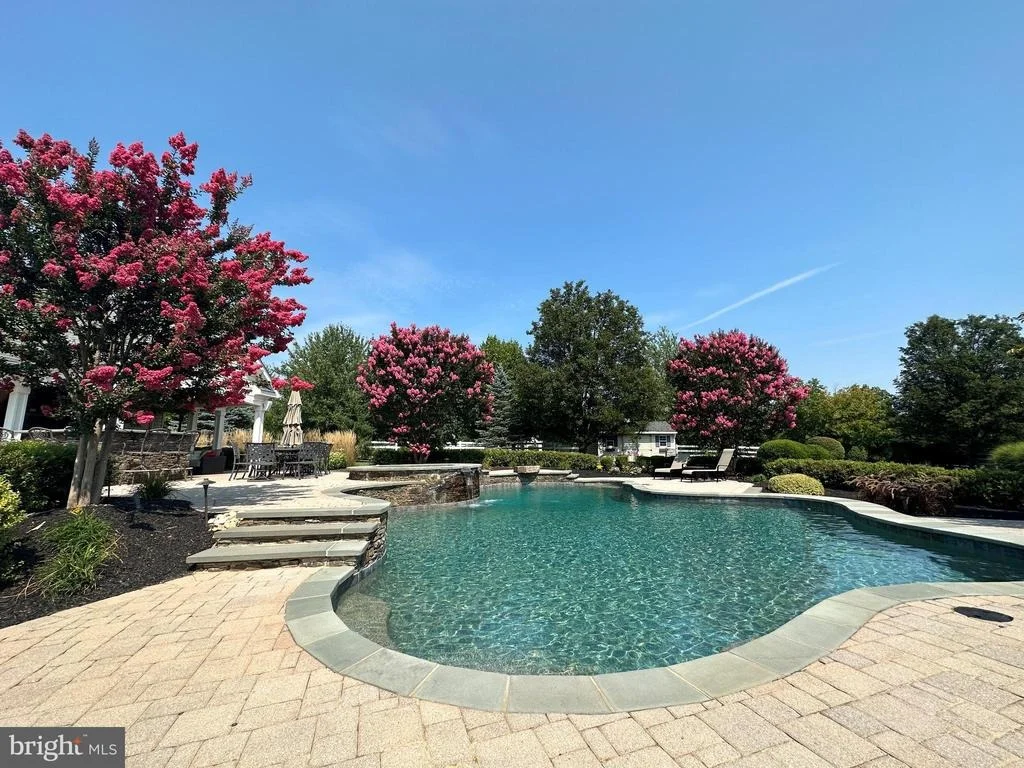 Photo of 6170 CHALLEDON CIRCLE