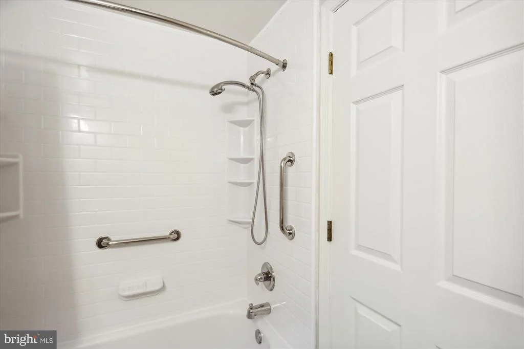 Photo of 927 POINTER RIDGE DRIVE