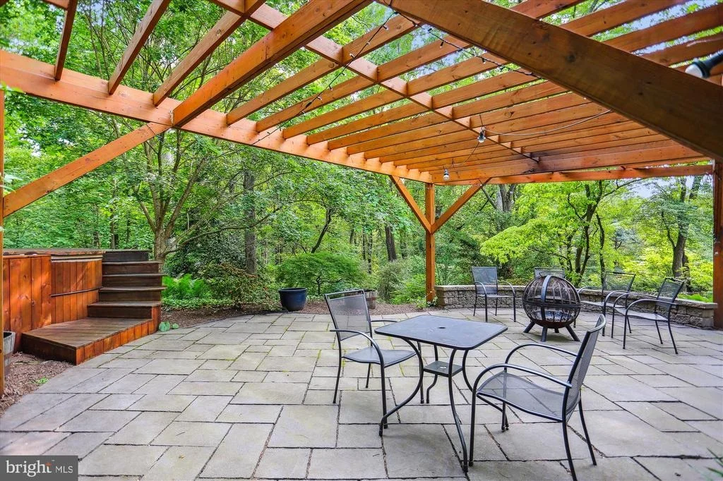 Photo of 222 HILLSBORO DRIVE
