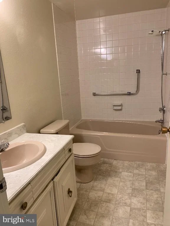 Photo of Unit 3F at 3632 GLENEAGLES DRIVE