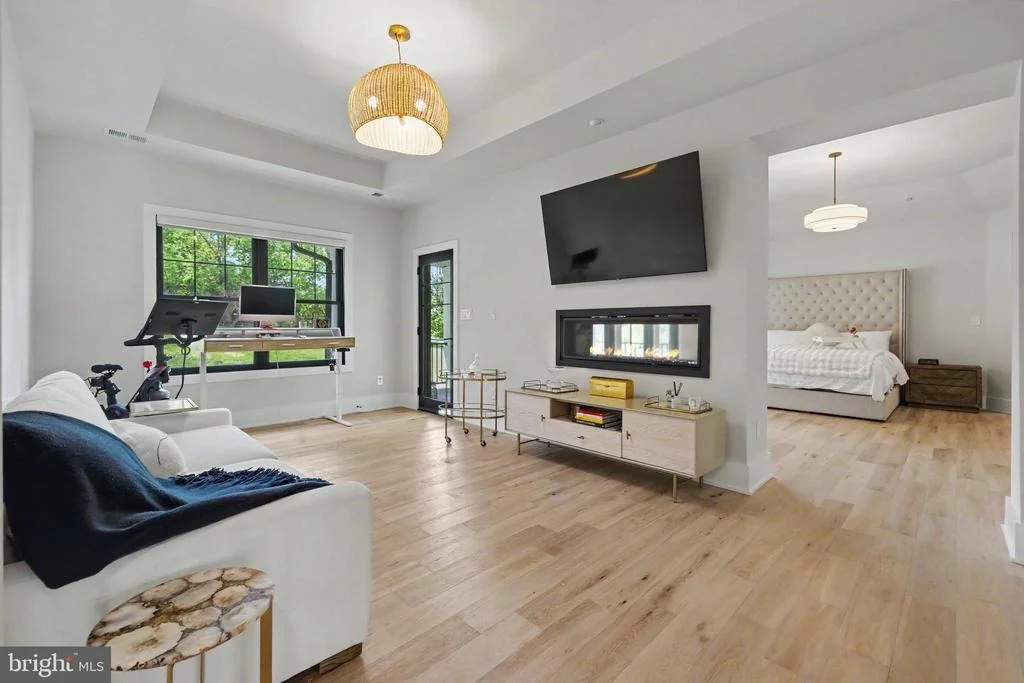 Photo of 952 WALKER ROAD