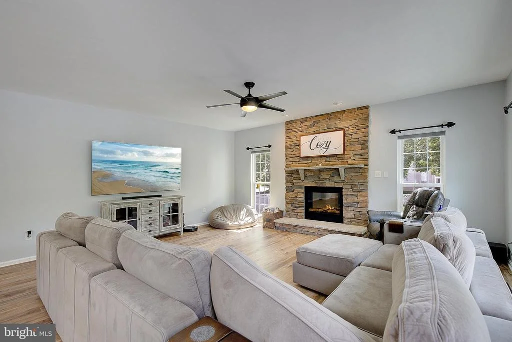 Photo of 2424 VALLEY BROOK LANE