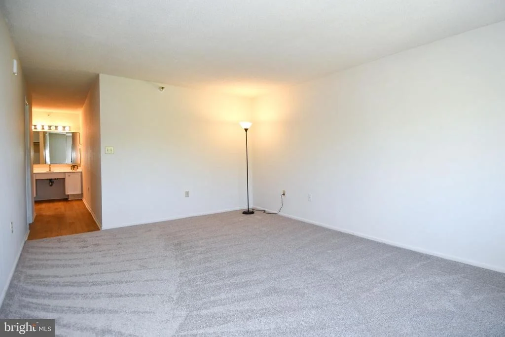 Photo of Unit 1526 at 15101 INTERLACHEN DRIVE