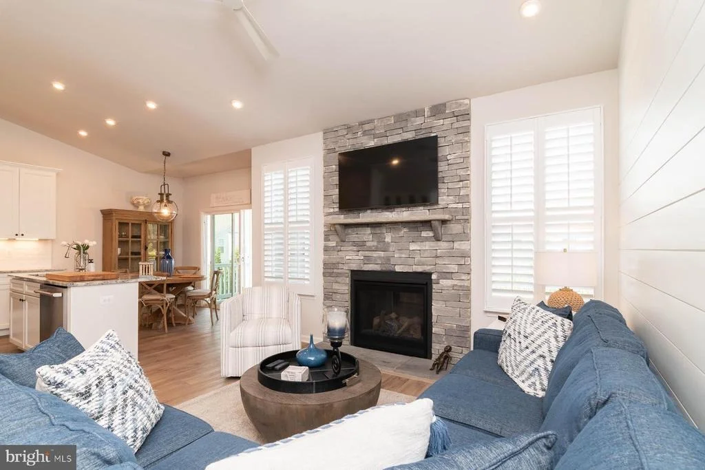 Photo of 25087 TREEVIEW LANE