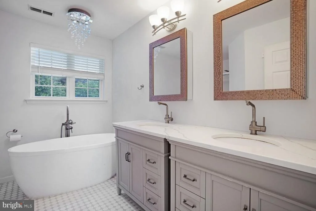 Photo of 20 OCEAN BOULEVARD
