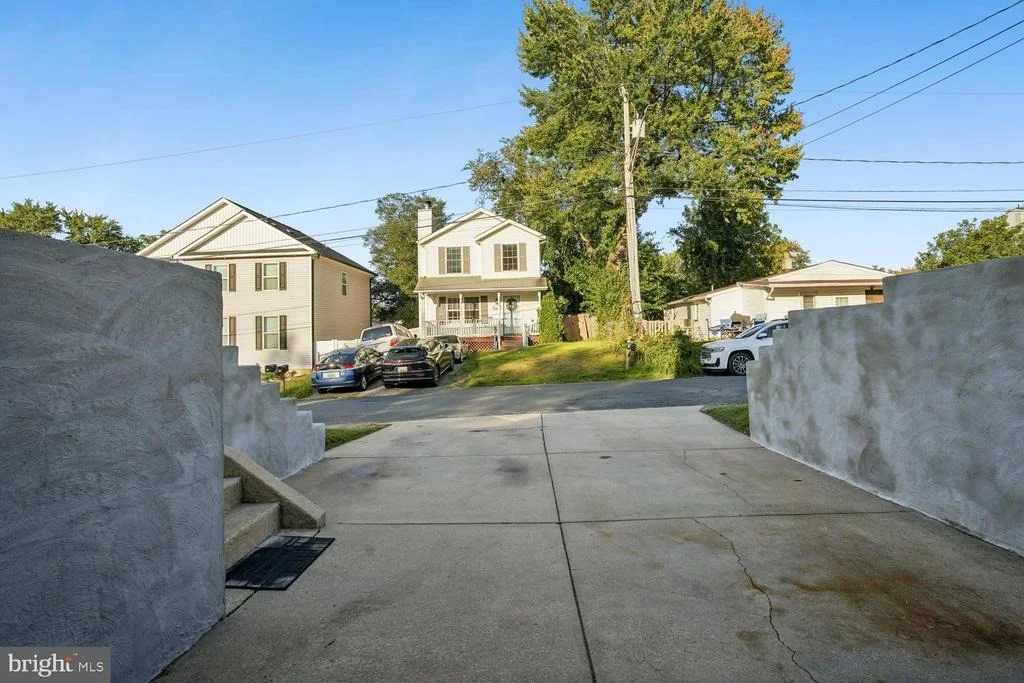 Photo of 1638 MIDLAND ROAD