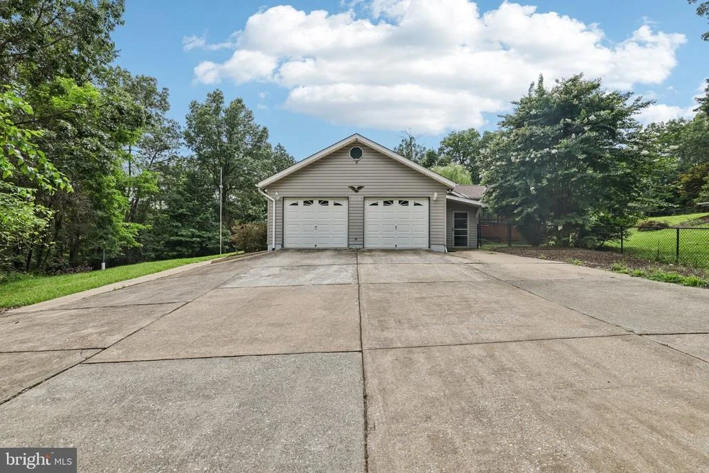 Photo of 7584 CARLIN ROAD