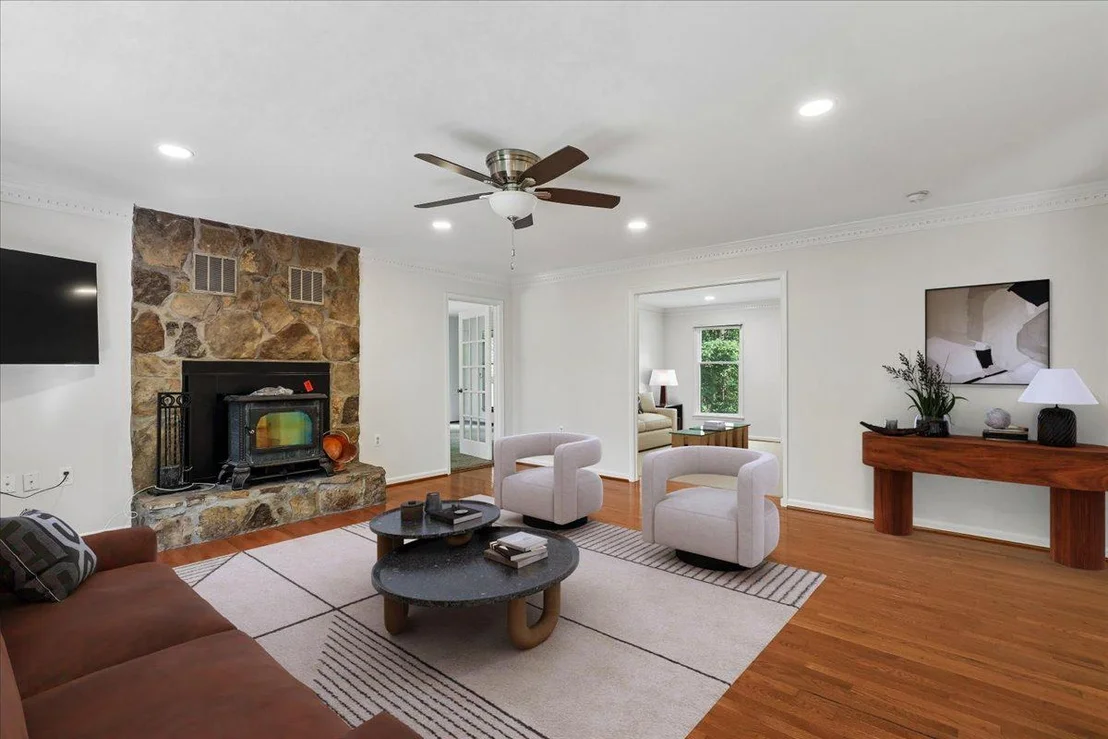Photo of 8253 HONEYSUCKLE ROAD