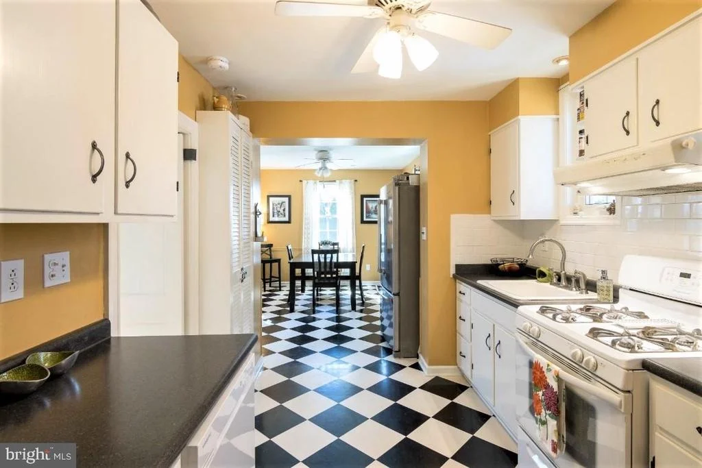 Photo of 620 ALDERSHOT ROAD