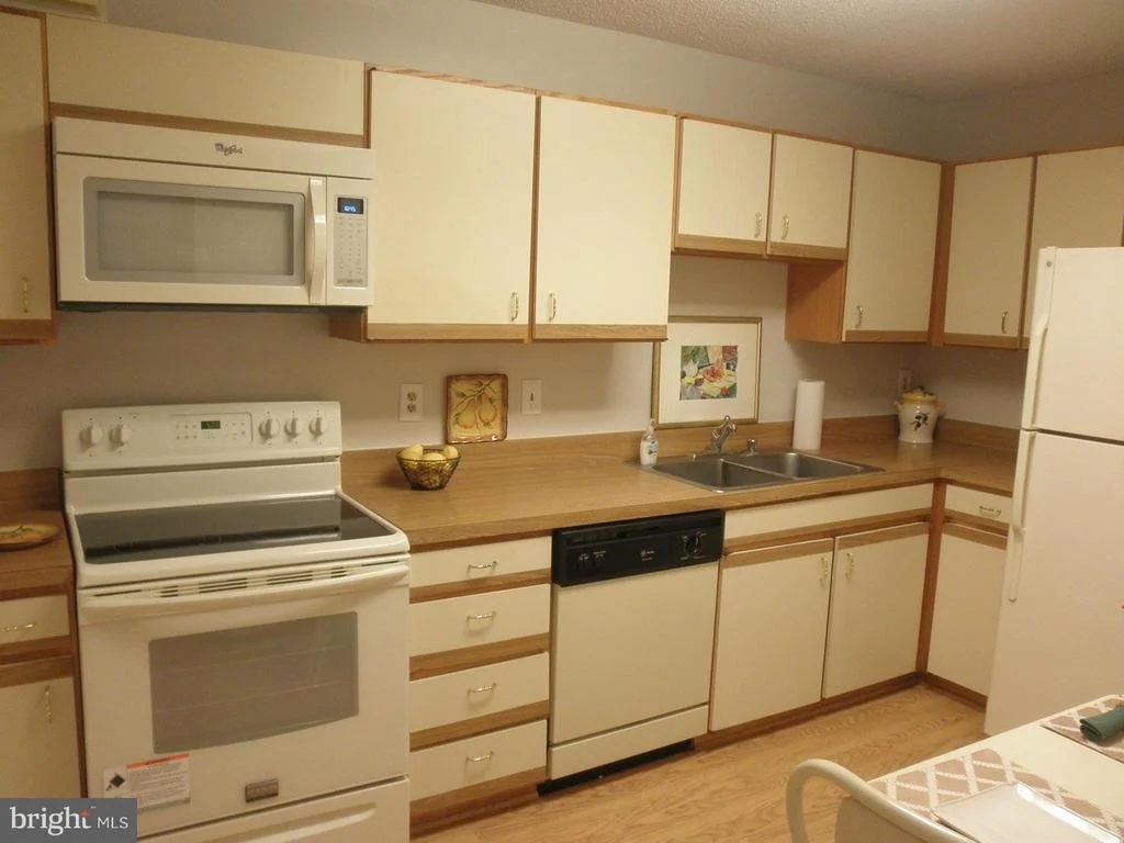 Photo of Unit 1915 at 15101 INTERLACHEN DRIVE