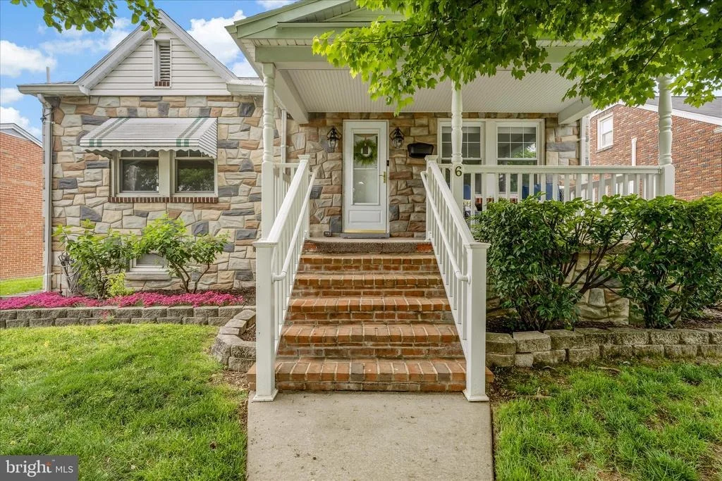 Photo of 6 E 13TH STREET