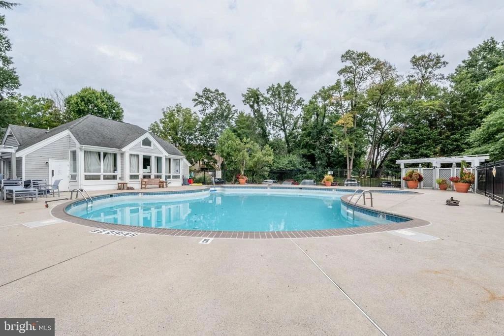 Photo of Unit 2A2 at 3179 SUMMIT SQUARE DRIVE