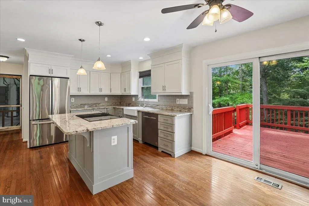 Photo of 8253 HONEYSUCKLE ROAD