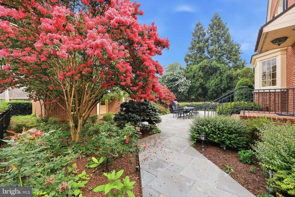 Photo of 310 UPPER COLLEGE TERRACE
