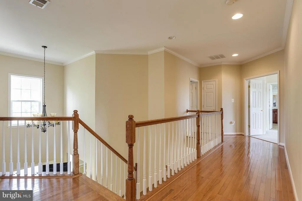 Photo of 619 PINEVIEW COURT