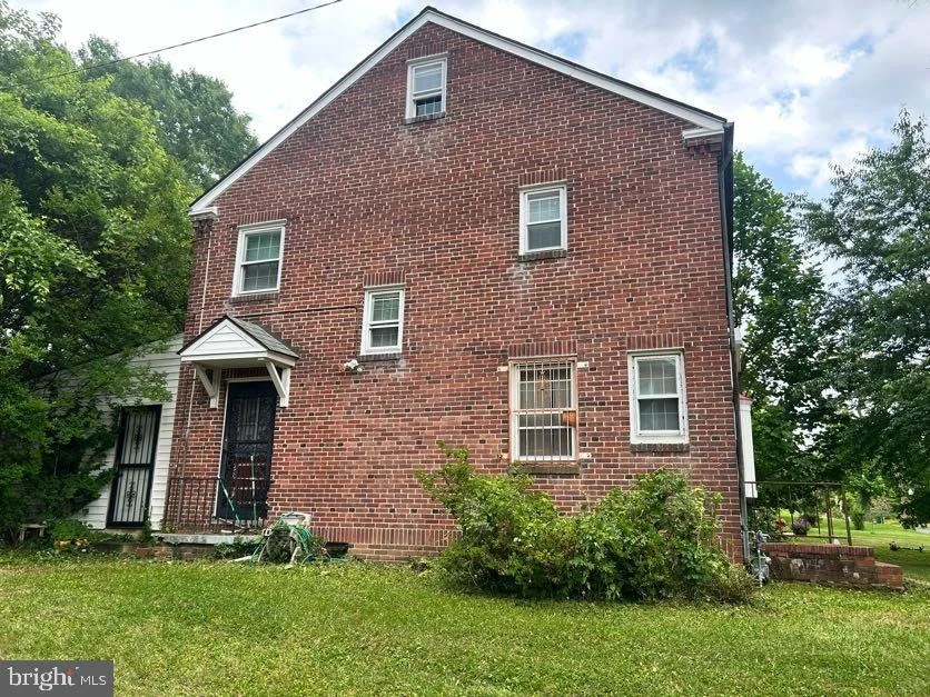 Photo of 2400 MONTEBELLO TERRACE