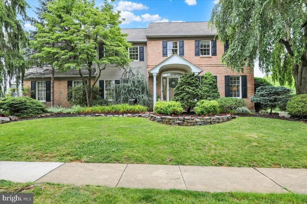 Photo of 225 LOGAN AVENUE